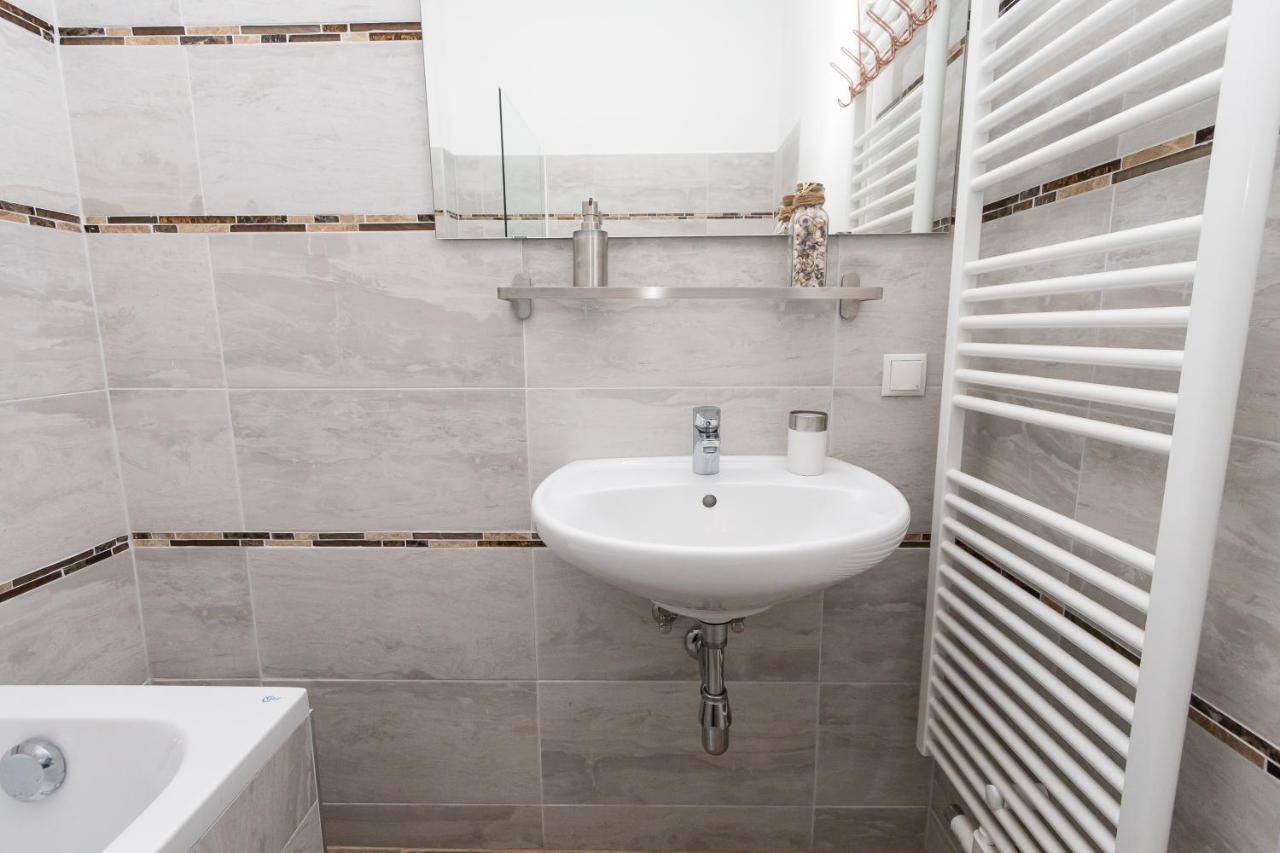 Comfortable Romantic 1 Bedroom Apartment Near Augarten Bécs Kültér fotó