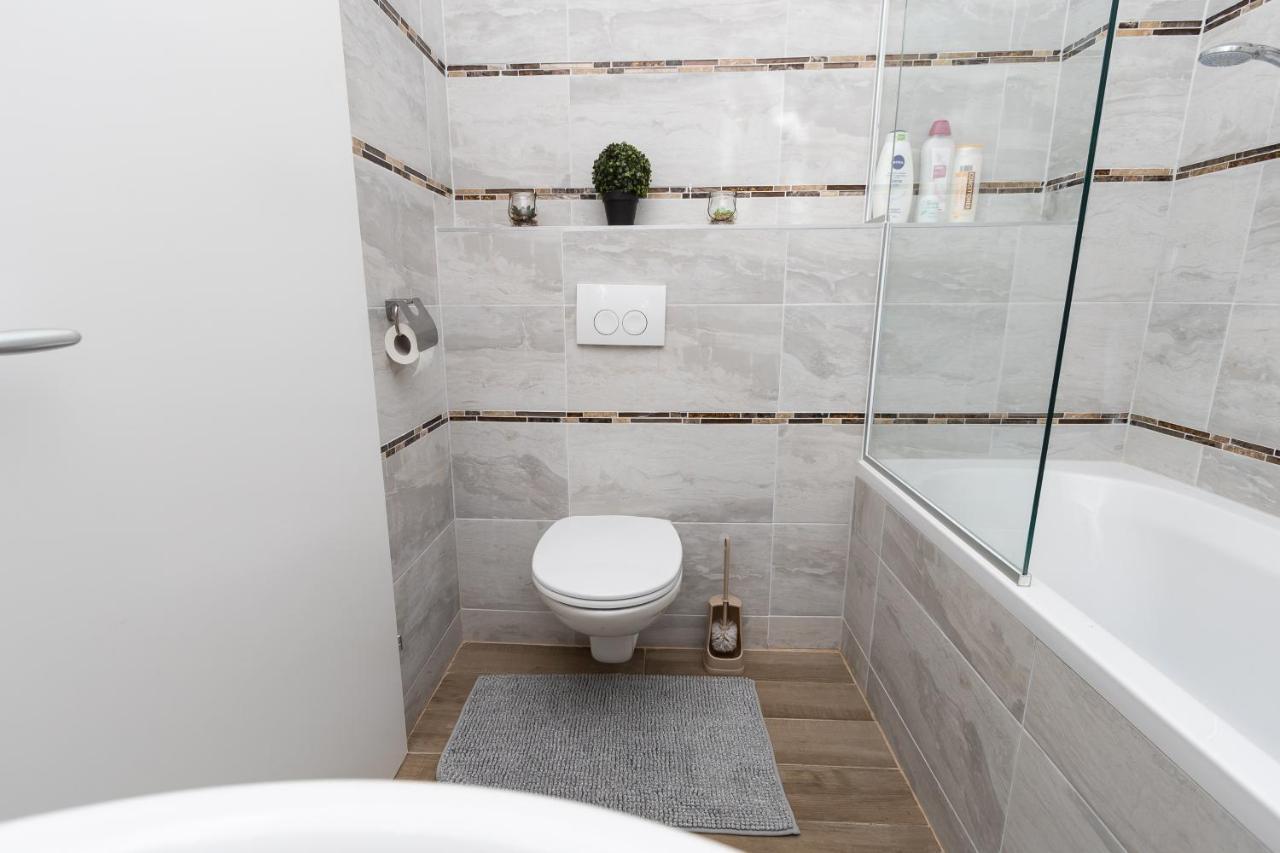 Comfortable Romantic 1 Bedroom Apartment Near Augarten Bécs Kültér fotó